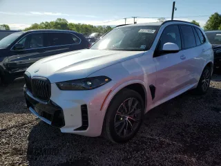 2025 BMW X5 xDrive40i z VIN 5UX23EU08S9Z95423, wystawiony jako Copart lot #55777635 z przebiegiem 695 mil mil oraz Szkoda całkowita • Salvage title. Historia ofert i sprzedaży dostępna na DreamBid. Obrazek 1.