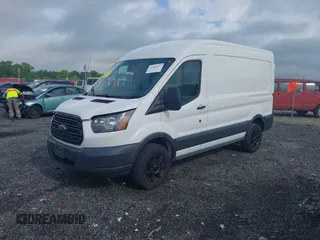 2016 Ford Transit Cargo z VIN 1FTYR1CM0GKA79178, wystawiony jako IAAI lot #42162617 z przebiegiem 227 431 mil mil oraz . Historia ofert i sprzedaży dostępna na DreamBid. Obrazek 2.
