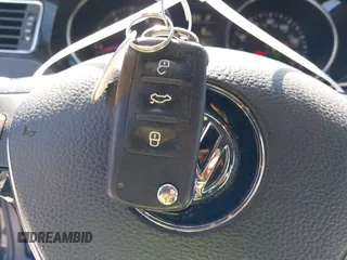 2015 Volkswagen Jetta SE z VIN 3VWD17AJ0FM348432, wystawiony jako IAAI lot #42124810 z przebiegiem 129 034 mil mil oraz . Historia ofert i sprzedaży dostępna na DreamBid. Obrazek 11.