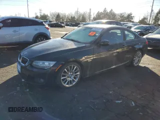 2013 BMW 3 Series 328i z VIN WBAKE5C5XDJ107584, wystawiony jako Copart lot #42434485 z przebiegiem 50 640 mil mil oraz Nie do naprawy • Non repairable. Historia ofert i sprzedaży dostępna na DreamBid. Obrazek 1.