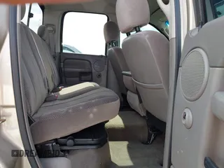 2005 Dodge 3500 SLT z VIN 3D7LS38C15G776041, wystawiony jako IAAI lot #42358059 z przebiegiem 93 860 mil mil oraz . Historia ofert i sprzedaży dostępna na DreamBid. Obrazek 8.