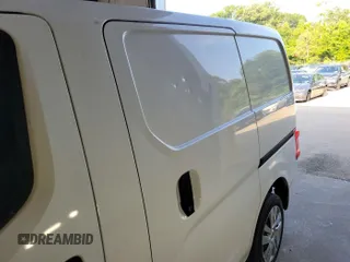 2020 Nissan NV200 SV z VIN 3N6CM0KN4LK705677, wystawiony jako IAAI lot #42521012 z przebiegiem 78 008 mil mil oraz . Historia ofert i sprzedaży dostępna na DreamBid. Obrazek 24.