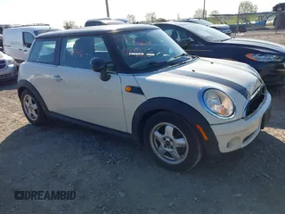 2007 MINI Hardtop with VIN WMWMF33597TU61986, listed as a IAAI auction lot 42139746 with 92,448 mi miles and . Bid and sale history available at DreamBid. Image 1.