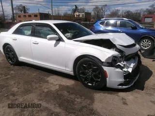 2019 Chrysler 300 S z VIN 2C3CCAGG9KH610673, wystawiony jako IAAI lot #42020204 z przebiegiem 126 105 mil mil oraz . Historia ofert i sprzedaży dostępna na DreamBid. Obrazek 1.