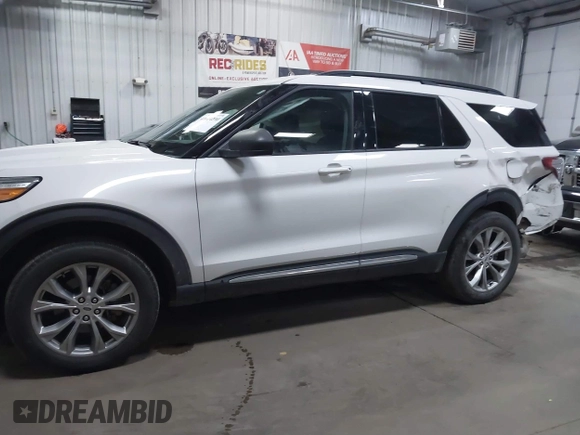 2022 Ford Explorer XLT with VIN 1FMSK8DH2NGA29432, listed as a IAAI auction lot 41614290 with 23,918 mi miles. Bid and sale history available at carsss.com. Image 14.