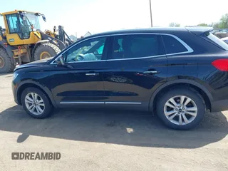 2017 Lincoln MKX Premiere z VIN 2LMPJ8JR9HBL21889, wystawiony jako IAAI lot #42142609 z przebiegiem 66 069 mil mil oraz . Historia ofert i sprzedaży dostępna na DreamBid. Obrazek 14.