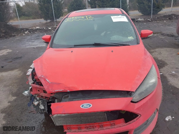 2015 Ford Focus ST with VIN 1FADP3L94FL323828, listed as a IAAI auction lot 41650672 with 101,511 mi miles. Bid and sale history available at carsss.com. Image 12.