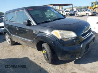 2011 Kia Soul + with VIN KNDJT2A24B7346117, listed as a IAAI auction lot 42004037 with 192,344 mi miles. Bid and sale history available at carsss.com. Image 1.