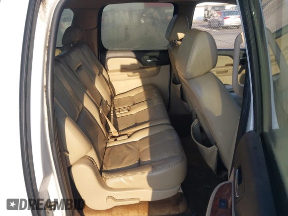 2007 Chevrolet Suburban LTZ with VIN 3GNFC16087G271075, listed as a IAAI auction lot 42010391 with 217,223 mi miles and . Bid and sale history available at DreamBid. Image 8.