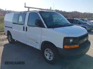 2005 Chevrolet Express Cargo z VIN 1GCHG35U651234446, wystawiony jako IAAI lot #41803831 z przebiegiem 303 161 mil mil oraz . Historia ofert i sprzedaży dostępna na DreamBid. Obrazek 1.
