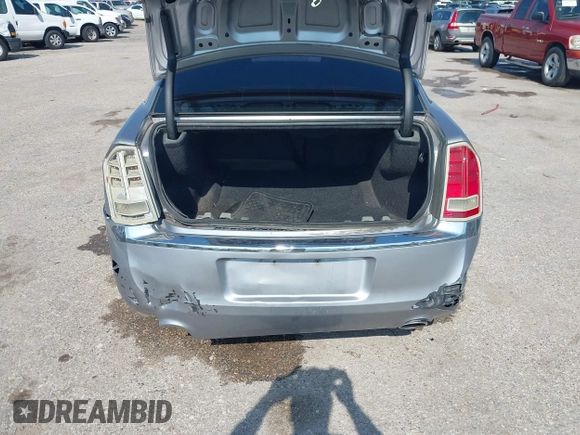 2014 Chrysler 300 z VIN 2C3CCAAG8EH161922, wystawiony jako IAAI lot #42195441 z przebiegiem 117 059 mil mil oraz . Historia ofert i sprzedaży dostępna na DreamBid. Obrazek 6.