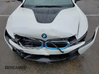 2015 BMW i8 z VIN WBY2Z2C53FV391673, wystawiony jako Copart lot #45827224 z przebiegiem 16 299 mil mil oraz . Historia ofert i sprzedaży dostępna na DreamBid. Obrazek 11.