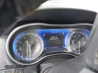 2020 Chrysler 300 Limited with VIN 2C3CCAEG2LH127949, listed as a IAAI auction lot 40041870 with 41,658 mi miles. Bid and sale history available at carsss.com. Image 7.