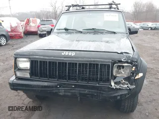 1995 Jeep Cherokee Sport with VIN 1J4FJ68S7SL572730, listed as a IAAI auction lot 41474520 with 189,907 mi miles. Bid and sale history available at carsss.com. Image 6.