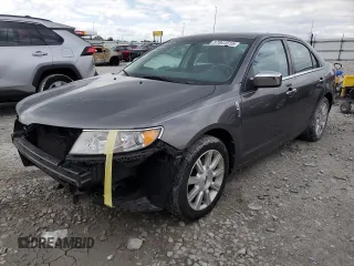 2010 Lincoln MKZ z VIN 3LNHL2GC0AR610290, wystawiony jako Copart lot #57841515 z przebiegiem 167 216 mil mil oraz Szkoda całkowita • Salvage title. Historia ofert i sprzedaży dostępna na DreamBid. Obrazek 1.