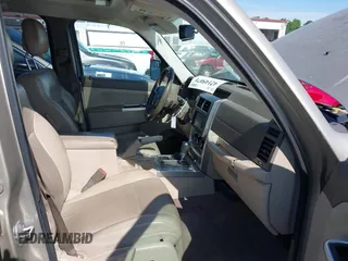 2010 Jeep Liberty Limited z VIN 1J4PN5GK0AW112035, wystawiony jako IAAI lot #42145071 z przebiegiem 151 889 mil mil oraz . Historia ofert i sprzedaży dostępna na DreamBid. Obrazek 5.