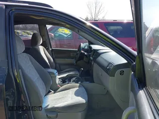 2006 Kia Sorento LX with VIN KNDJC733465634501, listed as a IAAI auction lot 41796833 with 213,013 mi miles. Bid and sale history available at carsss.com. Image 5.
