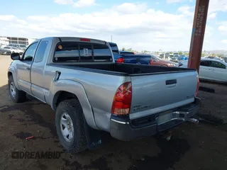 2008 Toyota Tacoma z VIN 5TEUU42N28Z563570, wystawiony jako IAAI lot #42193035 z przebiegiem 226 673 mil mil oraz . Historia ofert i sprzedaży dostępna na DreamBid. Obrazek 3.