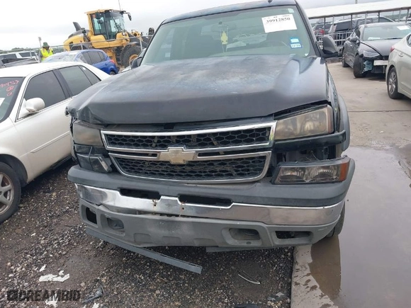 2007 Chevrolet Silverado 1500 Classic LT2 with VIN 1GCEK19Z87Z203649, listed as a IAAI auction lot 39912850 with 250,008 mi miles. Bid and sale history available at carsss.com. Image 13.