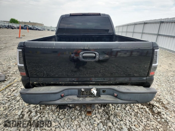 2005 GMC Sierra 2500HD SLE z VIN 1GTHK23U35F816096, wystawiony jako Copart lot #60911045 z przebiegiem 155 164 mil mil oraz Czysty tytuł • Clean title. Historia ofert i sprzedaży dostępna na DreamBid. Obrazek 6.