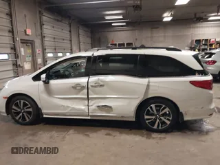 2018 Honda Odyssey Elite with VIN 5FNRL6H96JB027498, listed as a IAAI auction lot 41934458 with 80,653 mi miles. Bid and sale history available at carsss.com. Image 14.