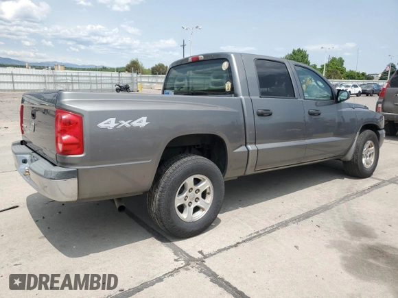 2005 Dodge Dakota SLT z VIN 1D7HW48K15S353766, wystawiony jako Copart lot #59213395 z przebiegiem 182 659 mil mil oraz Szkoda całkowita • Salvage title. Historia ofert i sprzedaży dostępna na DreamBid. Obrazek 3.