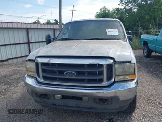 2004 Ford F-250 XL z VIN 1FTNW21P64ED90493, wystawiony jako IAAI lot #42406728 z przebiegiem 287 988 mil mil oraz . Historia ofert i sprzedaży dostępna na DreamBid. Obrazek 6.