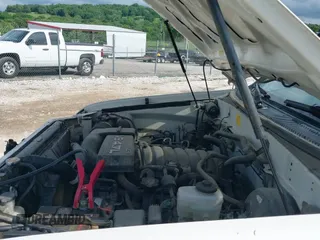 2005 Toyota Tundra SR5 с VIN 5TBDT44195S486937, выставлен на аукционе IAAI как лот 42371674 с пробегом 274 134 миль миль и . История ставок и продаж доступна на DreamBid. Изображение 19.