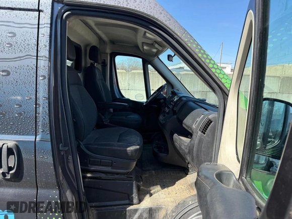 2014 Ram ProMaster Cargo with VIN 3C6URVHG4EE122713, listed as a Copart auction lot 53986395 with 304,967 mi miles and Clean Title. Bid and sale history available at carsss.com. Image 5.