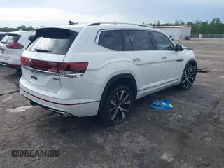 2024 Volkswagen Atlas SEL Premium R-Line z VIN 1V2FR2CA3RC528268, wystawiony jako IAAI lot #40248966 z przebiegiem 13 401 mil mil oraz . Historia ofert i sprzedaży dostępna na DreamBid. Obrazek 4.