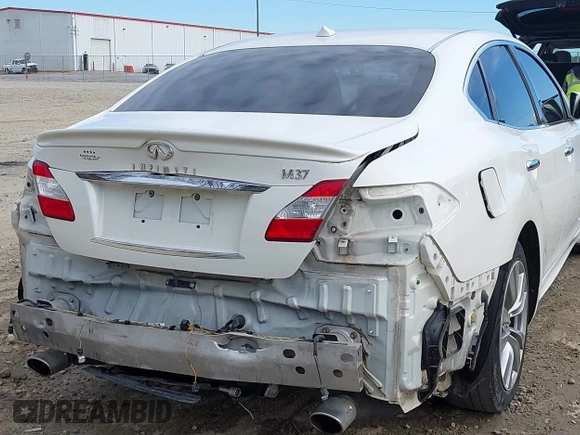 2013 Infiniti M with VIN JN1BY1APXDM510764, listed as a IAAI auction lot 41706993 with 226,416 mi miles and . Bid and sale history available at carsss.com. Image 6.
