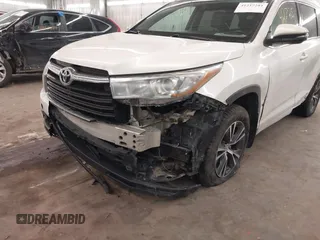 2016 Toyota Highlander XLE z VIN 5TDJKRFH8GS242509, wystawiony jako IAAI lot #41217281 z przebiegiem 203 373 mil mil oraz . Historia ofert i sprzedaży dostępna na DreamBid. Obrazek 6.