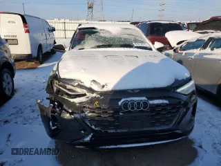 2024 Audi Q8 e-tron Premium Plus z VIN WA15AAGE4RB017020, wystawiony jako Copart lot #87812675 z przebiegiem 14 464 mil mil oraz Szkody całkowita. Historia ofert i sprzedaży dostępna na DreamBid. Obrazek 5.
