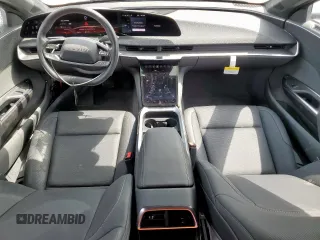 2023 Lucid Air Pure z VIN 50EA1PFA3PA007860, wystawiony jako Copart lot #55330695 z przebiegiem 11 340 mil mil oraz Szkody całkowita. Historia ofert i sprzedaży dostępna na DreamBid. Obrazek 8.