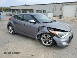 2016 Hyundai Veloster z VIN KMHTC6AD6GU263245, wystawiony jako Copart lot #51296685 z przebiegiem 132 889 mil mil oraz Szkoda całkowita • Salvage title. Historia ofert i sprzedaży dostępna na DreamBid. Obrazek 4.