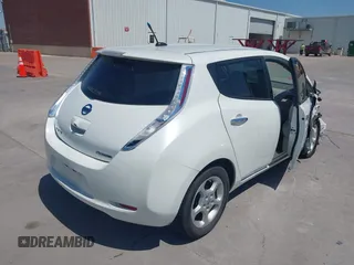 2013 Nissan LEAF SL z VIN 1N4AZ0CP8DC413085, wystawiony jako IAAI lot #42029432 z przebiegiem 62 076 mil mil oraz . Historia ofert i sprzedaży dostępna na DreamBid. Obrazek 4.