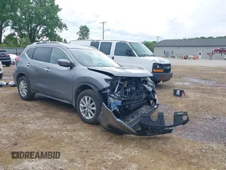 2020 Nissan Rogue SV z VIN JN8AT2MV4LW112190, wystawiony jako IAAI lot #42342051 z przebiegiem 75 000 mil mil oraz . Historia ofert i sprzedaży dostępna na DreamBid. Obrazek 1.