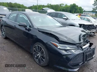 2019 Toyota Avalon XLE z VIN 4T1BZ1FB6KU018376, wystawiony jako IAAI lot #42238064 z przebiegiem 41 827 mil mil oraz . Historia ofert i sprzedaży dostępna na DreamBid. Obrazek 1.
