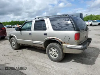 1998 Chevrolet Blazer LS z VIN 1GNDT13W6W2283281, wystawiony jako Copart lot #56874835 z przebiegiem 277 237 mil mil oraz Szkoda całkowita • Salvage title. Historia ofert i sprzedaży dostępna na DreamBid. Obrazek 2.