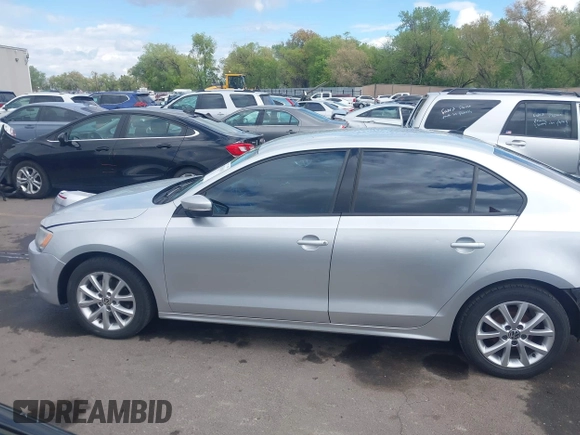 2011 Volkswagen Jetta SE z VIN 3VWDZ7AJ7BM340220, wystawiony jako IAAI lot #42136168 z przebiegiem 147 864 mil mil oraz . Historia ofert i sprzedaży dostępna na DreamBid. Obrazek 15.