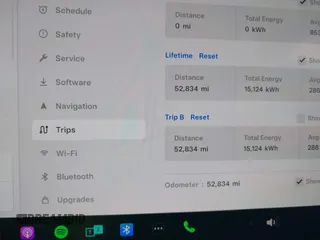 2022 Tesla Model Y Long Range z VIN 7SAYGDEE7NF385207, wystawiony jako IAAI lot #42054449 z przebiegiem 52 834 mil mil oraz . Historia ofert i sprzedaży dostępna na DreamBid. Obrazek 7.