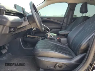 2023 Ford Mustang Mach-E Select с VIN 3FMTK1RM2PMA45902, выставлен на аукционе Copart как лот 61176965 с пробегом 21 056 миль миль и Списание • Salvage title. История ставок и продаж доступна на DreamBid. Изображение 7.