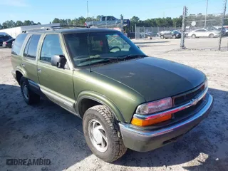 2001 Chevrolet Blazer LT with VIN 1GNDT13W71K207206, listed as a IAAI auction lot 40862890 with 1 mi miles. Bid and sale history available at carsss.com. Image 1.