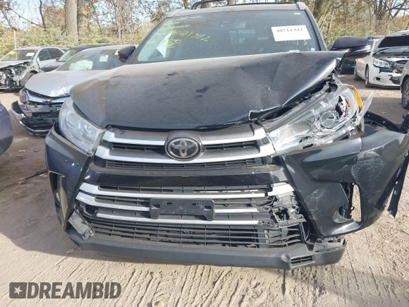 2017 Toyota Highlander XLE with VIN 5TDJZRFH6HS468478, listed as a IAAI auction lot 40711342 with 197,481 mi miles and . Bid and sale history available at DreamBid. Image 13.