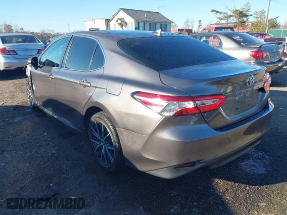 2020 Toyota Camry LE with VIN 4T1C11AKXLU884764, listed as a IAAI auction lot 40821088 with 111,631 mi miles. Bid and sale history available at carsss.com. Image 3.