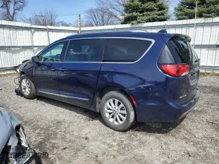 2019 Chrysler Pacifica Touring L with VIN 2C4RC1BGXKR734622, listed as a Copart auction lot 51621215 with 58,143 mi miles and Salvage Title. Bid and sale history available at carsss.com. Image 2.
