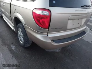 2005 Dodge Caravan SXT with VIN 2D4GP44L55R596566, listed as a IAAI auction lot 41052753 with 109,031 mi miles. Bid and sale history available at carsss.com. Image 6.