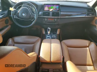 2014 BMW X6 50i z VIN 5UXFG8C53EL592803, wystawiony jako Copart lot #79621904 z przebiegiem 154 595 mil mil oraz Szkoda całkowita • Salvage title. Historia ofert i sprzedaży dostępna na DreamBid. Obrazek 8.