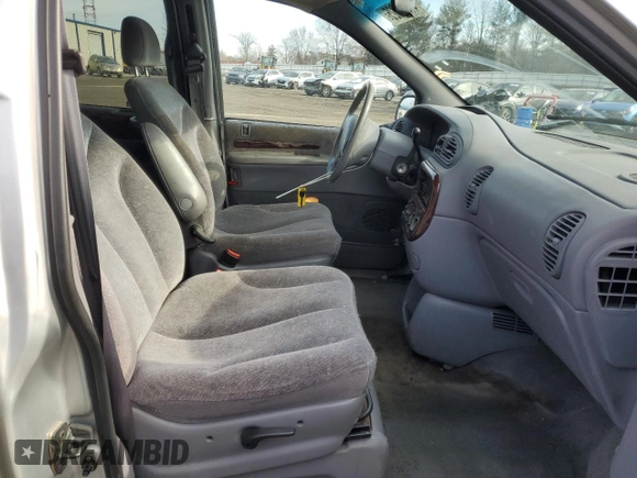 2000 Chrysler Town & Country LX z VIN 1C4GP44G2YB717718, wystawiony jako Copart lot #44685025 z przebiegiem 188 889 mil mil oraz Szkoda całkowita • Salvage title. Historia ofert i sprzedaży dostępna na DreamBid. Obrazek 7.