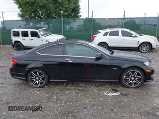 2014 Mercedes-Benz C 250 z VIN WDDGJ4HB0EG289247, wystawiony jako IAAI lot #42365526 z przebiegiem 75 420 mil mil oraz . Historia ofert i sprzedaży dostępna na DreamBid. Obrazek 13.